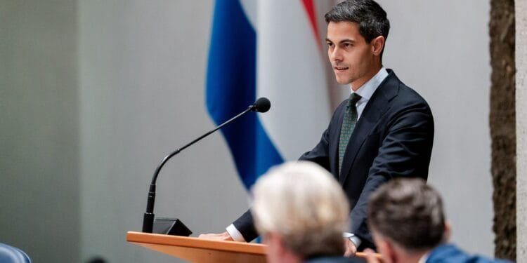 Jetten: 10-year passport rule will make integration harder