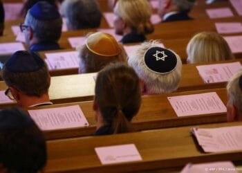 Aanrijding en steekpartij bij synagoge in Manchester, verdachte neergeschoten