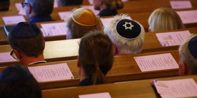 Aanrijding en steekpartij bij synagoge in Manchester, verdachte neergeschoten