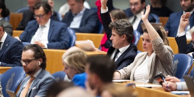 Parliament breaks for election campaign after marathon final day