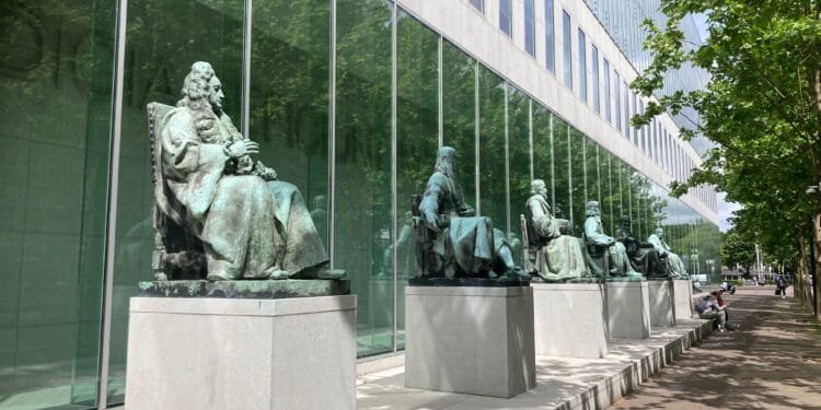 Minister must decide on F-35 spare parts, top Dutch court rules