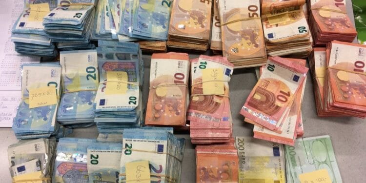 Banks expect to cut 2,600 money laundering check jobs: FD