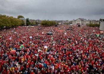 In Amsterdam, 250,000 call on government to get tough on Israel