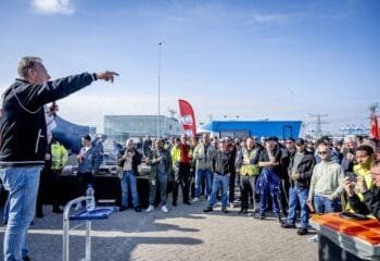 Striking Rotterdam dock workers back to work after court order