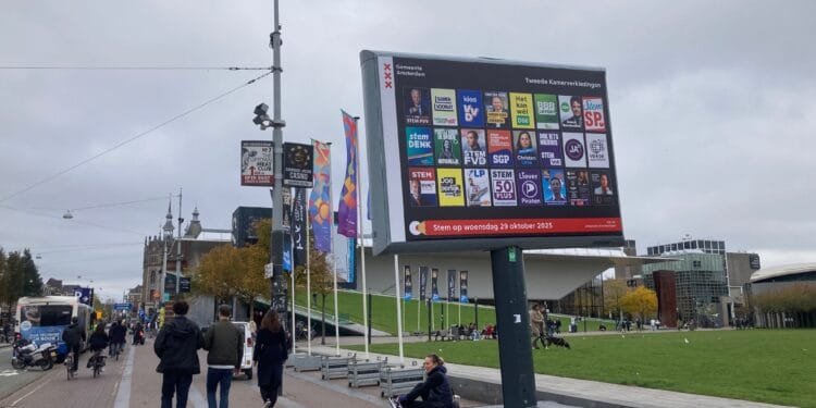Dutch News readers back a centre left, two-party coalition