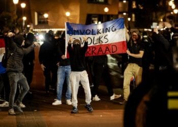 Arrests as anti-refugee protests erupt in more Dutch towns