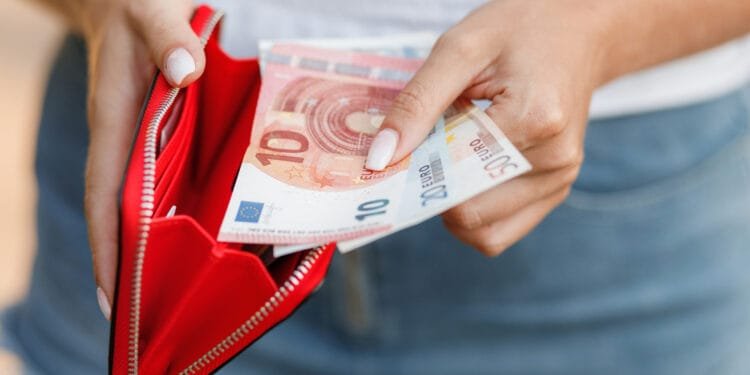 Privacy watchdog hands €2.7 m fine to credit score firm Experian