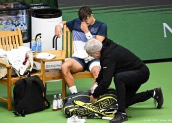 Toernooifavoriet Rune valt uit in Stockholm met enkelblessure