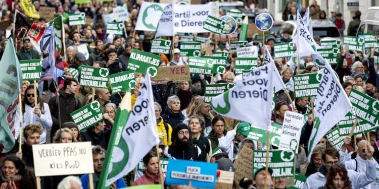 Thousands march in The Hague, urging action on climate change