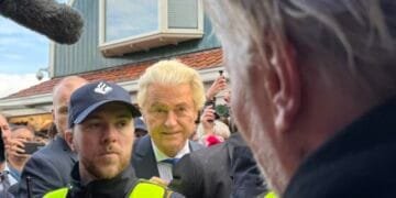 Fishing expedition: Wilders courts PVV voters and men in black