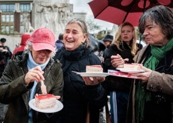 Amsterdam celebrates its 750th birthday with a massive cake