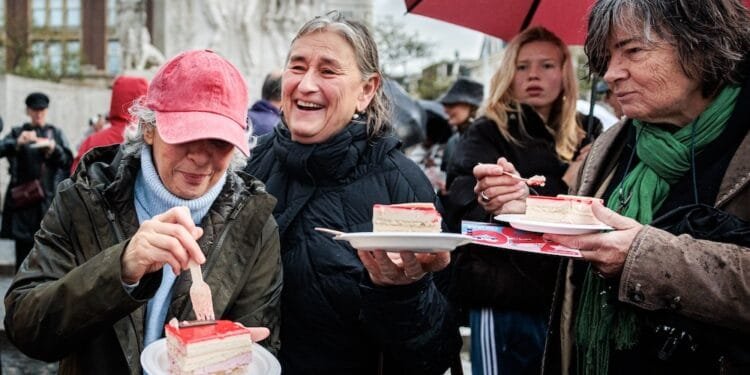 Amsterdam celebrates its 750th birthday with a massive cake