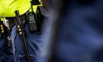 NS-boa’s mogen met wapenstok de trein in, kabinet keurt plan goed