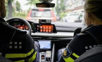 Gestolen wagen ramt politie op A2: dader op de vlucht