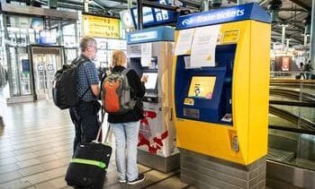 Vergeten uit te checken? Zo hoog is de ‘boete’ en zo krijg je je geld terug