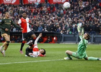 Ueda bags double as Feyenoord hold nerve to keep Eredivisie lead
