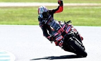 Italiaan Bezzecchi wint voor derde keer sprintrace in MotoGP
