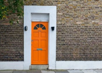 Police arrest real estate agent in large-scale mortgage scam