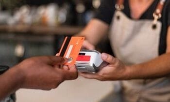 Nederlanders geven meer geld uit na maanden van voorzichtigheid