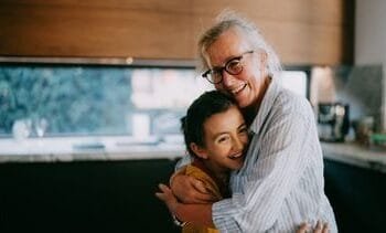 ‘Opa en oma stemmen rechts en beïnvloeden onze kinderen’