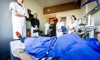 Risico op langdurige coronaklachten flink kleiner, meldt het RIVM