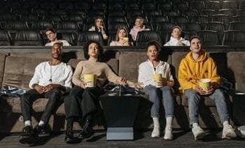 Waarom we zo graag naar enge films kijken