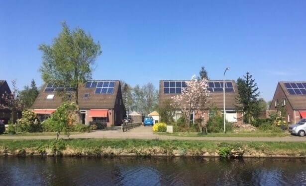 Solar panel owners face hefty fees to “sell” excess electricity