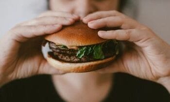 Rundvlees, benzine en vakantiehuisjes: dit werd allemaal duurder