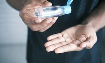 Mogelijk verbod op desinfecterende handgels: ‘Kankerverwekkend’