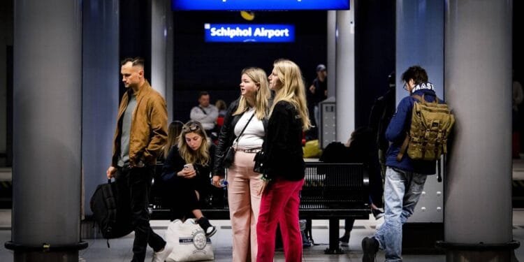 Treinverkeer tussen Amsterdam Zuid en Schiphol start weer op