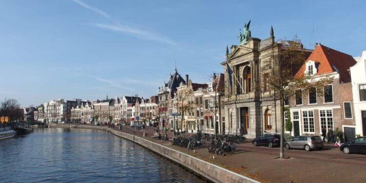 Haarlem council tries to find holders of 200-year-old bonds