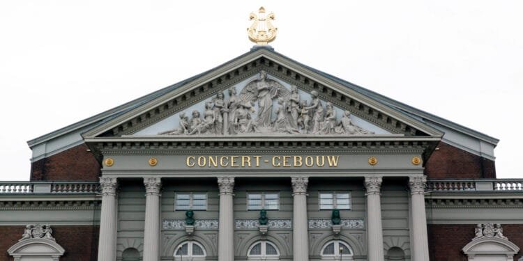 Concertgebouw compromise over IDF cantor at Hanukkah concert