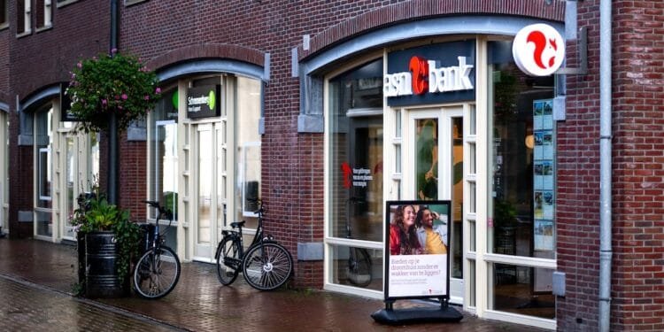 ASN Bank to cut up to 950 more jobs as reorganisation continues