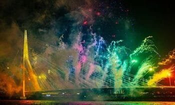 Vuurwerkshow bij Erasmusbrug in Rotterdam gaat tóch door