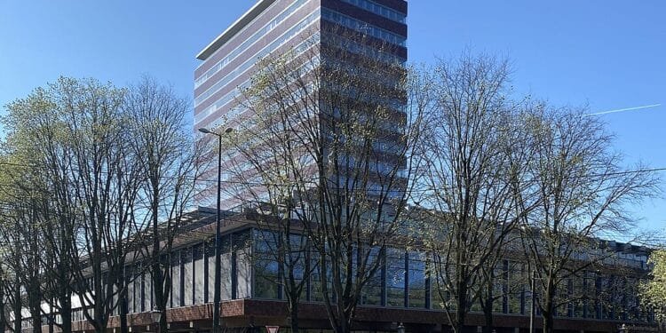 Dutch central bank to cut costs as part of major reorganisation