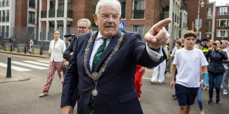 Van Zanen nominated to serve second term as mayor of The Hague
