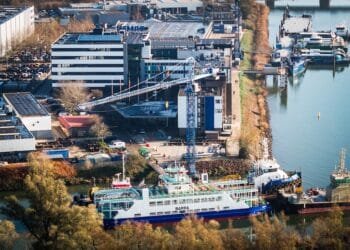 Sanctions and corruption case against Damen opens in Zwolle