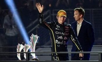 Verstappen blijft in de race om de titel na 69e zege in Formule 1
