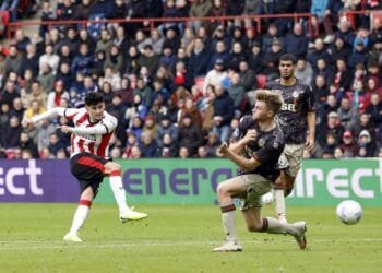 PSV ease past Volendam to retain six-point lead over Feyenoord