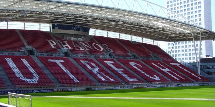Utrecht mayor wants FC Porto to foot the bill for trashed buses