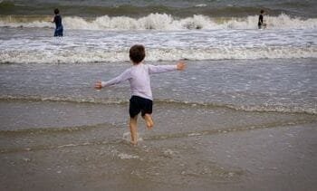 ‘Moet ik mijn zoon (10) op vakantie laten gaan met zijn vriend?’