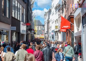 Amsterdam’s city centre streets still number one for shoppers
