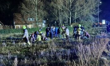 Meerdere gewonden bij ernstig ongeluk Nunspeet, auto rijdt in op lichtjesparade