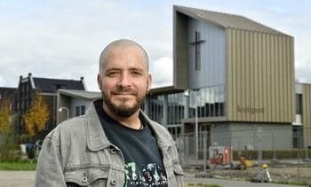 Pim Brouwer (40) is predikant en pleit voor verbondenheid in plaats van noodpakket voor je eigen hachje