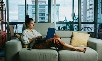 Thuiswerken helpt vooral vrouwen