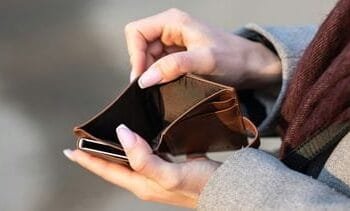 meer dan 80 procent van de jongeren heeft geldzorgen