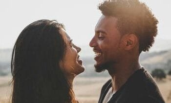 dit zijn de belangrijkste voorspellers van een gelukkig huwelijk