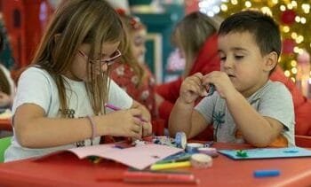 ‘Moet ik kiezen voor kerstdiner op school of kerstborrel van werk?’