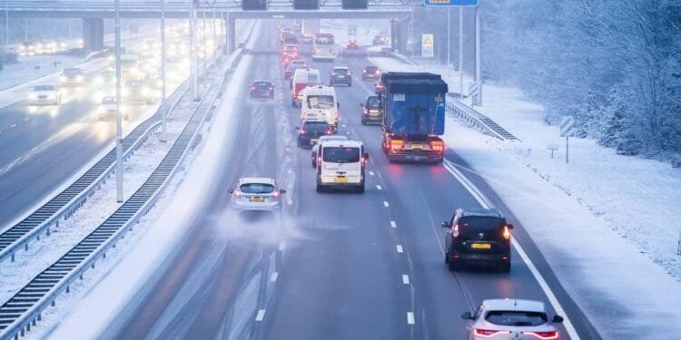 Rijkswaterstaat: mijd wegen in regio Utrecht om winterse weer