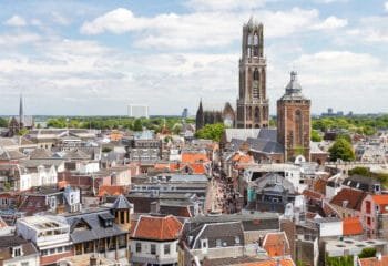 Iconic Dom tower clock loses time as minute hand falls down